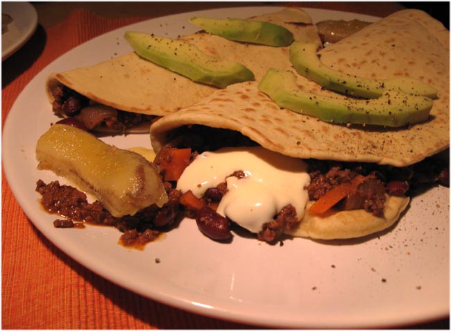 Tortillas auf dem Teller angerichtet